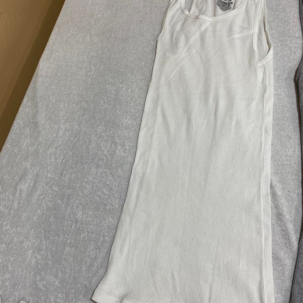 Hanes, ecko, united 1 white 1 grey 1black bunddle men medium tank tops. SKU336 - Picture 4 of 5